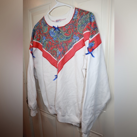 Vintage 90s Crewneck White Sweatshirt    Bandana Chest with Bows SIZE XL - Picture 2 of 4